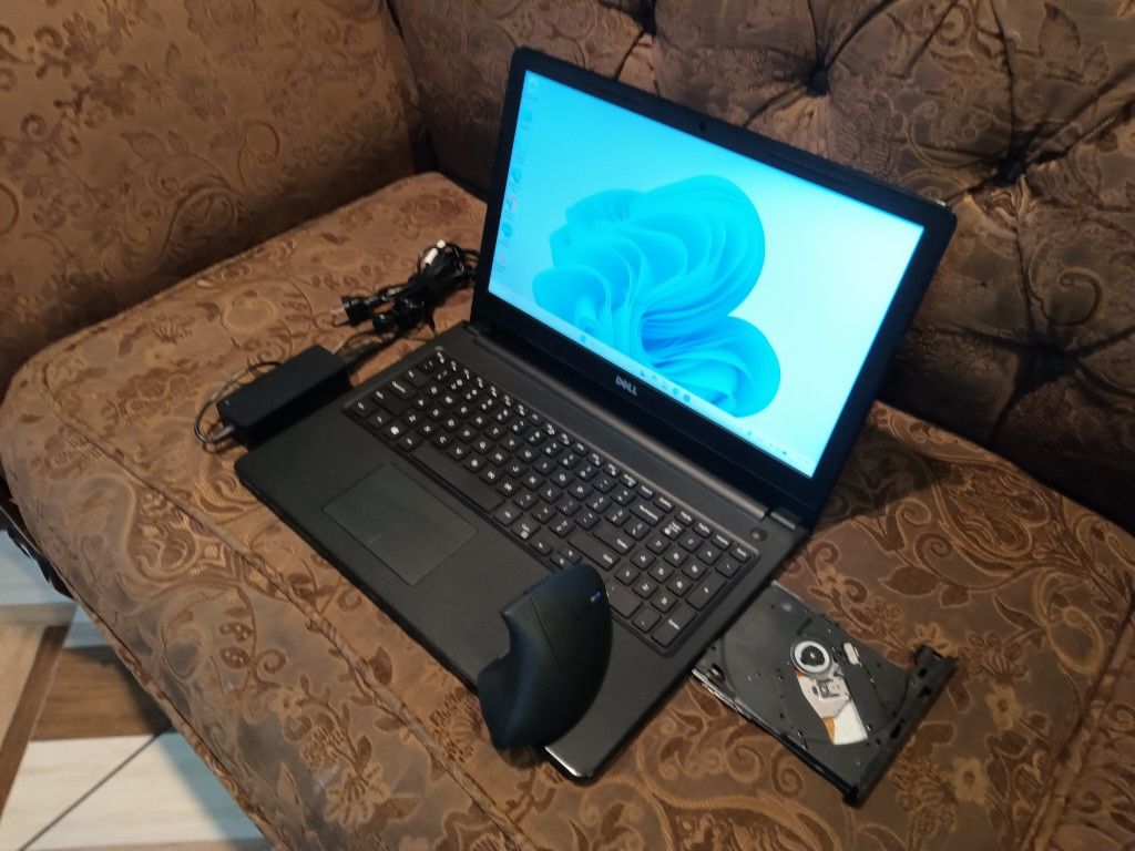 Laptop Dell Inspiron 3567-Intel core i3 -8gb Ram -160gb HD SSD Solid