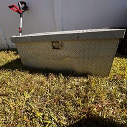Little Silver Tool chest 