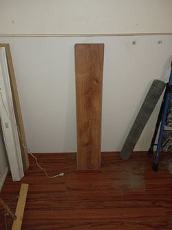 WOOD VINYL FLOOR!!!! 7 PLANKS!!!