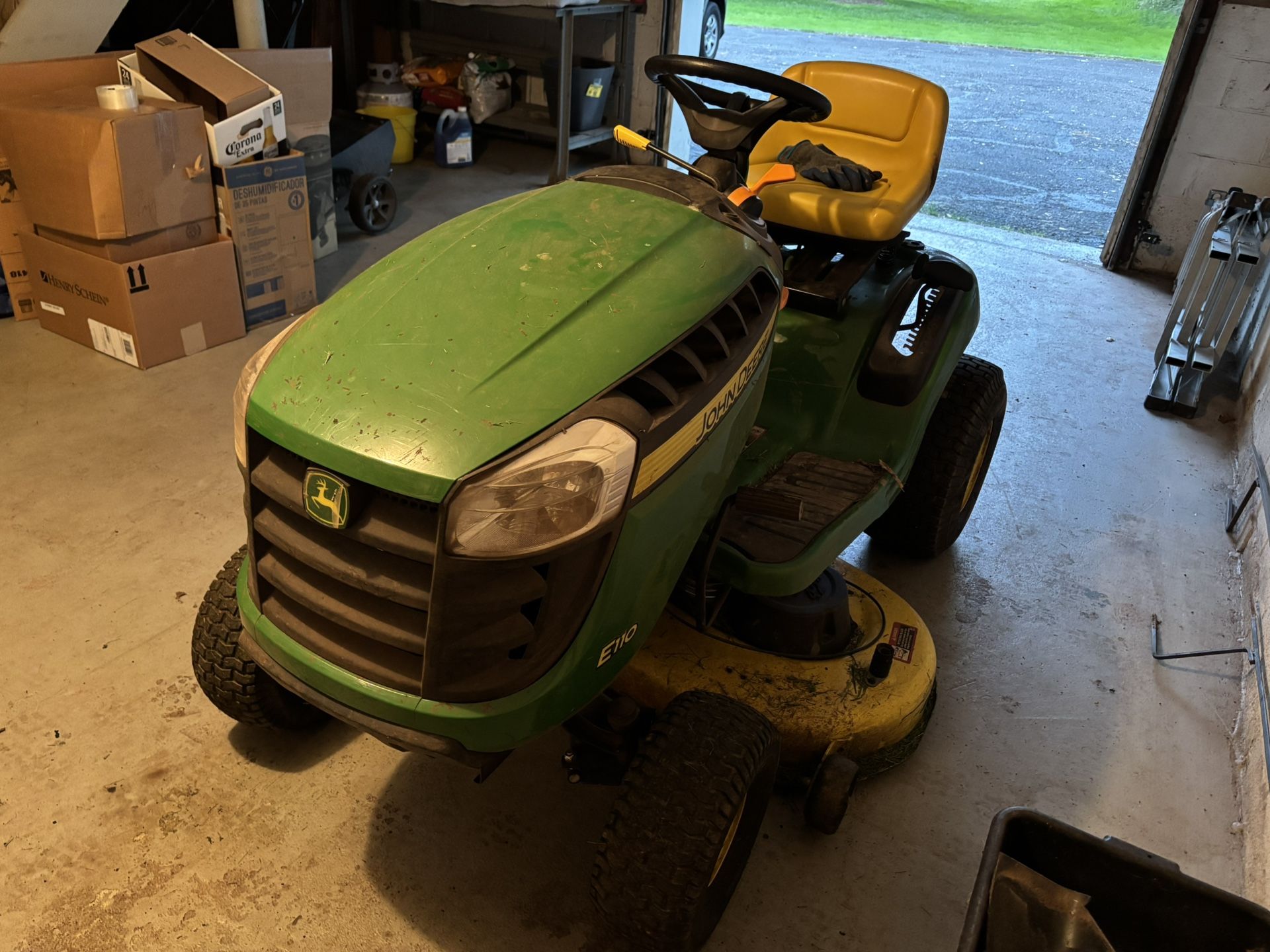 John Deere E110 Riding Lawn Mower