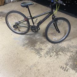 Schwinn Hybrid For 12-14 year old Boys Bike