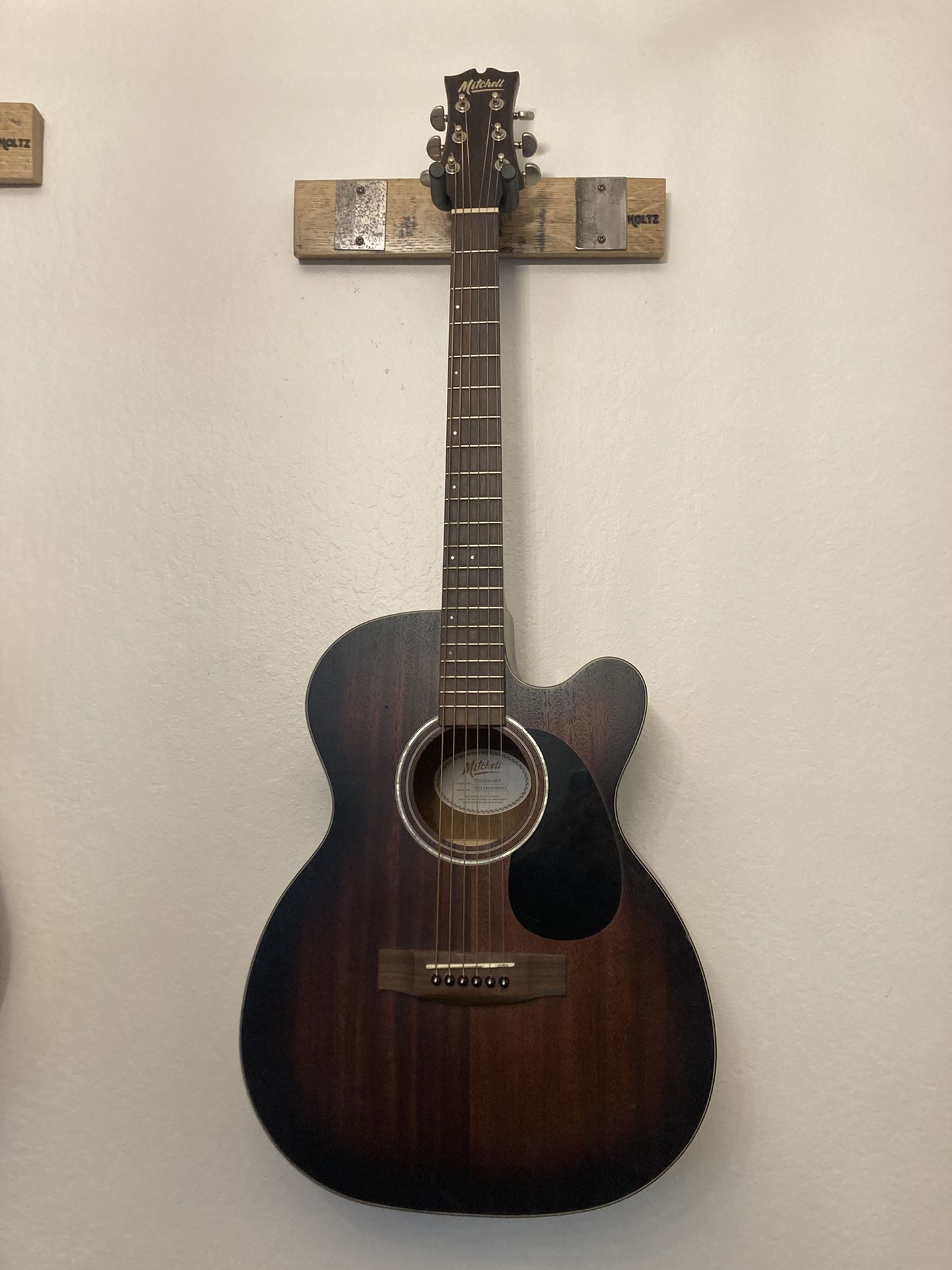 Mitchell Guitar (like new)