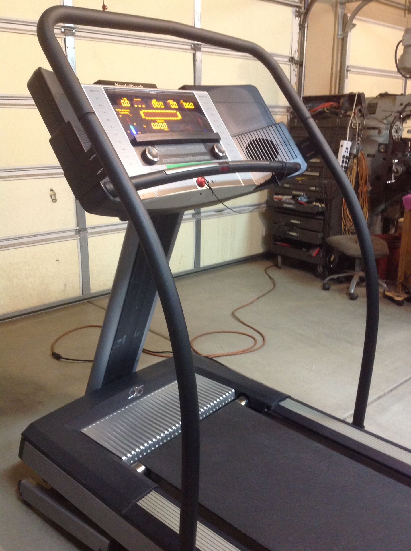 Nordictrack E3000 Commercial Treadmill in Excellent Condition!