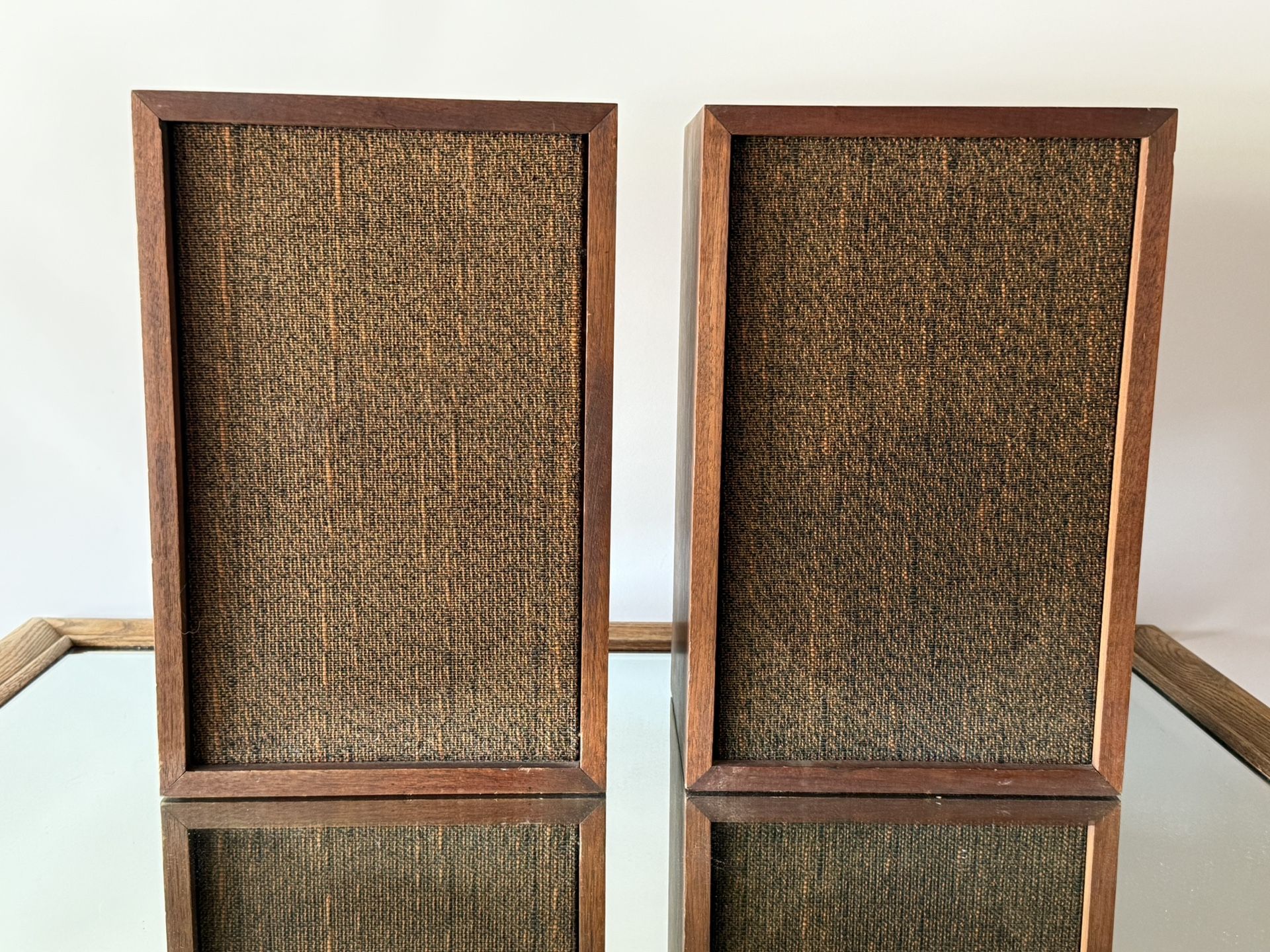 Vintage bookshelf speakers by Concord, Model CE-20