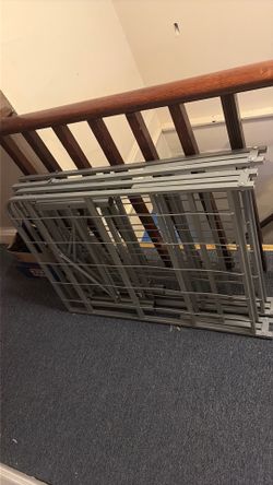 Queen bedframe