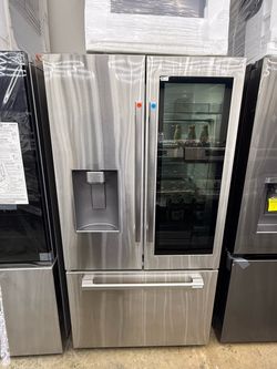 Brand new Samsung Bespoke Al Counter-Depth AutoView Zero Clearance Fit 24-cu ft 36-in Wide French Door