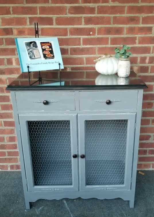 Rustic Accent Cabinet With 2 Doors And 2 Drawers 