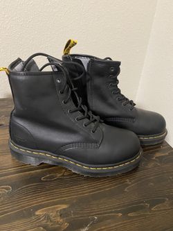 Women’s Size 7 Steel Toe Dr Martens