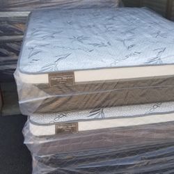 BRAND NEW QUEEN MATTRESS SET