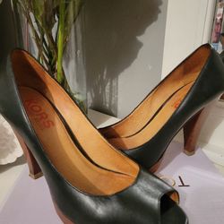 Michael Kors Black Leather Heels 