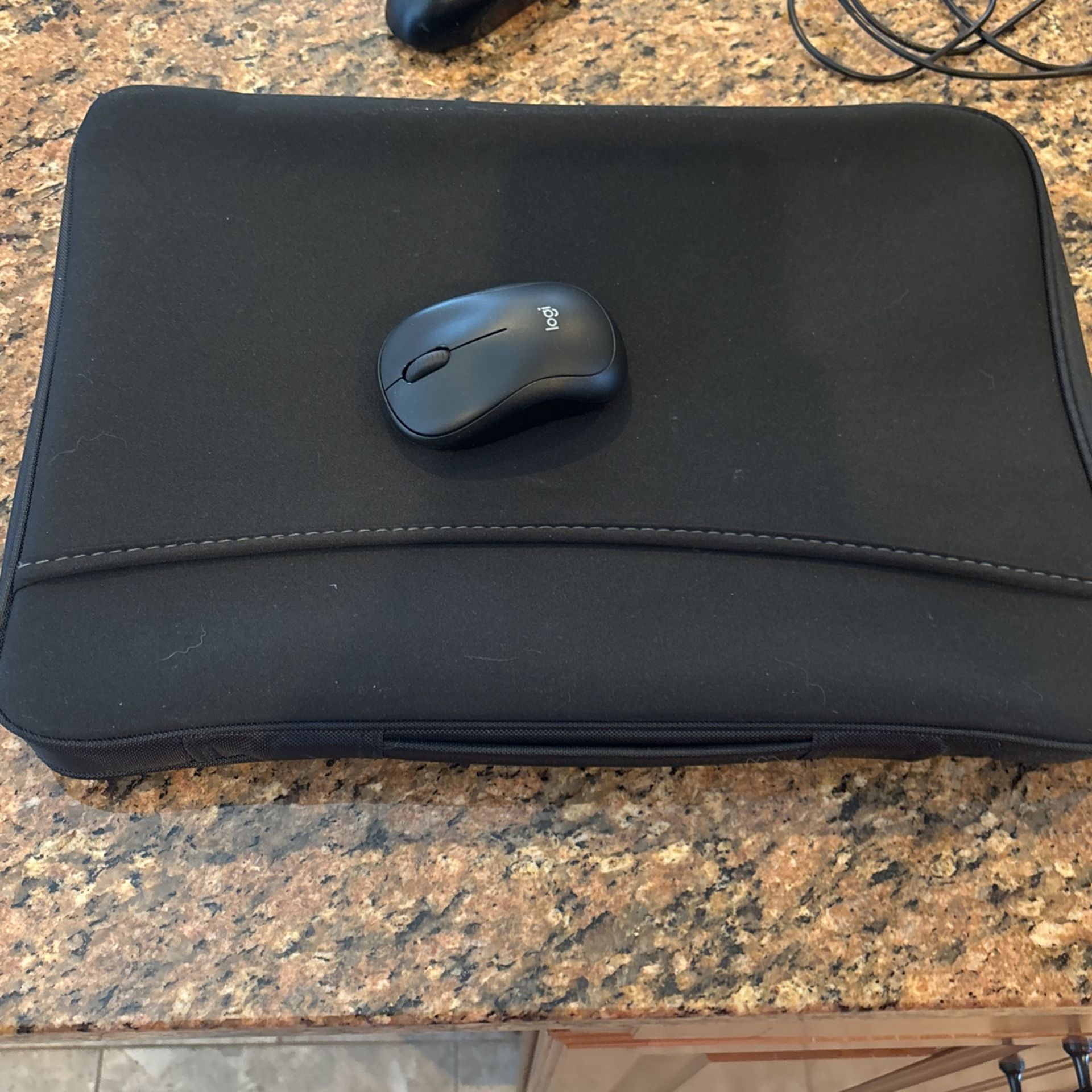 Wireless Mouse And Apple Laptop Case Up To 16 Inch 