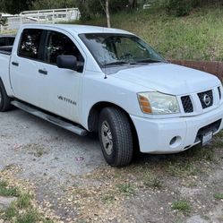 Nissan Titan Low Miles 1 Owner. 