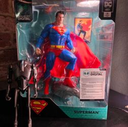 Mcfarlane 12" Statue - SUPERMAN by Jim Lee