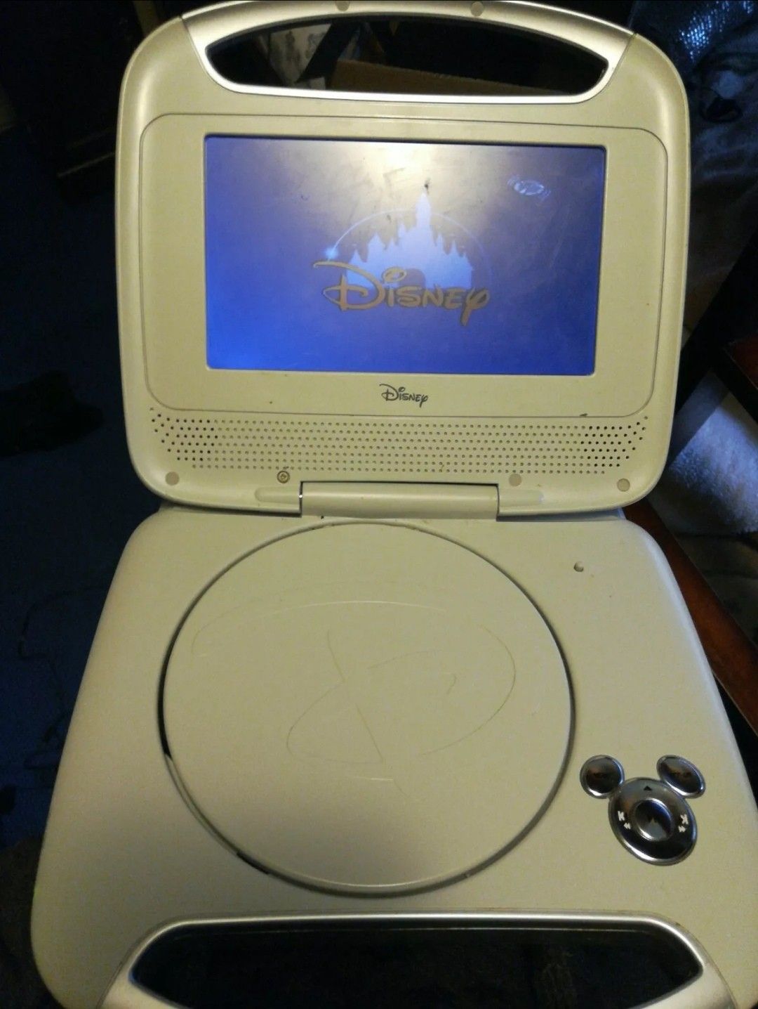 Disney D7500PDD Portable DVD Player (7"). for Sale in Federal Way, WA