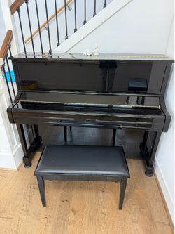 Piano Yamaha U1 upright 48in with bench !! Excellent !!