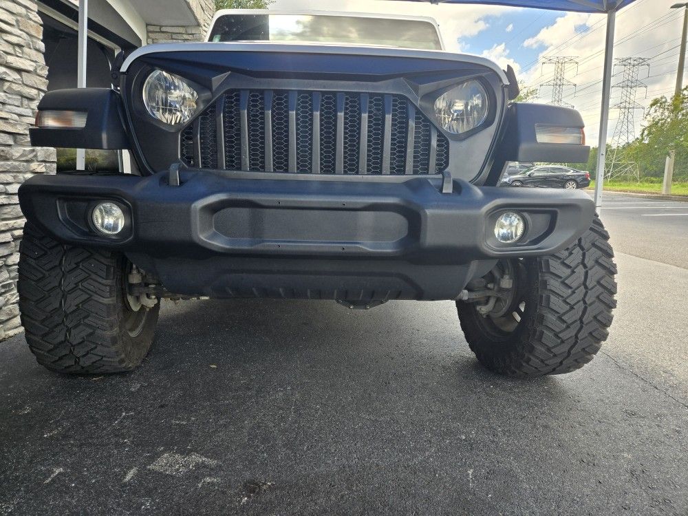 Complete front bumper Jeep Gladiator 2020