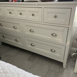 Kentwood Magnussen Dresser And Mirror 