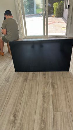 46 inch Vizio flatscreen TV