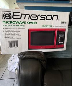 Red Emerson microwave oven/ microondas rojo