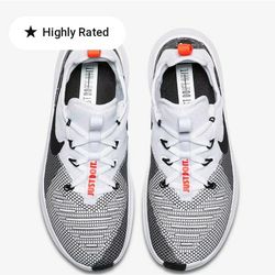 Women NIKE TR8. SIZE 7