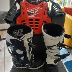 MOTORCYCLE GEAR FOR KIDS BOOTS SIZE 2  