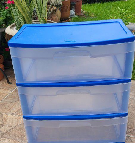 lot of 3 Dollar Tree colored plastic buckets with handles ALL 3 for $2! for  Sale in Boca Raton, FL - OfferUp