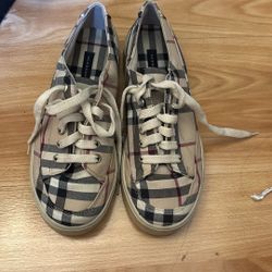 Burberry Women’s Size 8