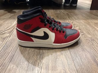 Nike Air Jordan 1 Mid Chicago Sneakers