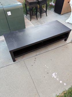 Free dark brown table