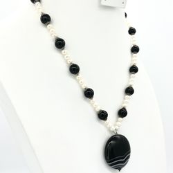 Black ónix and natural pearls beaded necklace 20” long Bol 24