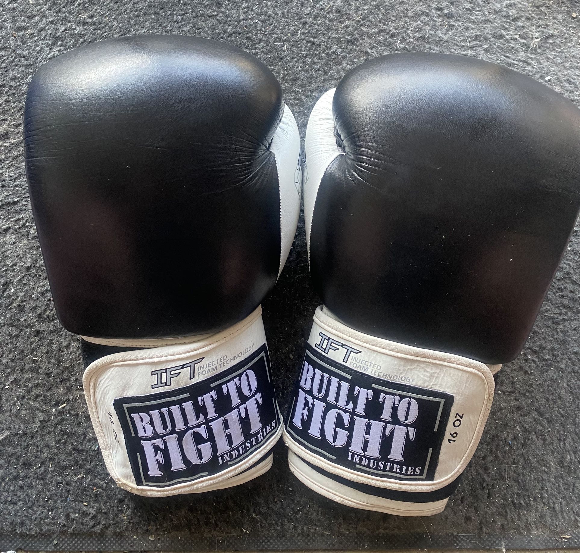 Built To Fight Industries 16oz Boxing Sparing Gloves Black/White Large