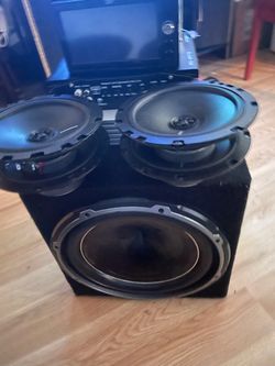 JVC RADIO ,AUTO TEX 800 WATT 2 CHANNEL AMP ,CRUNCH 600 WATT 4 CHANNEL AMP , 4 PRIME "6" FOSGATE 90 WATT AND ONE "12" SUB WOOFER $200