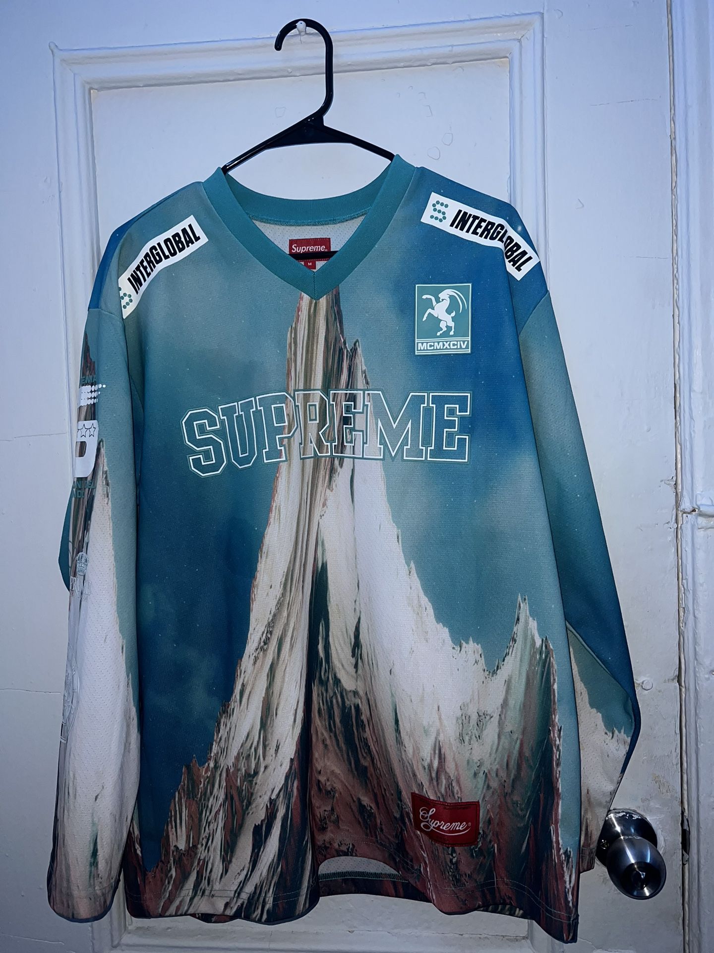 Supreme Mountain Hockey Jersey (Size M) for Sale in Bronx, NY