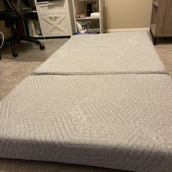 New Portable Twin Tri-Fold Mattress w/ Carry Case