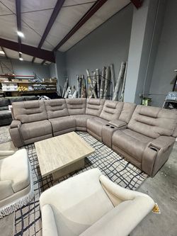 Caramelo Power Reclining Sectional W/ Power Headrests