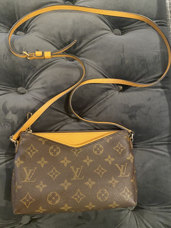 Louis Vuitton Neverfull Tote MM for Sale in Glendale, CA - OfferUp