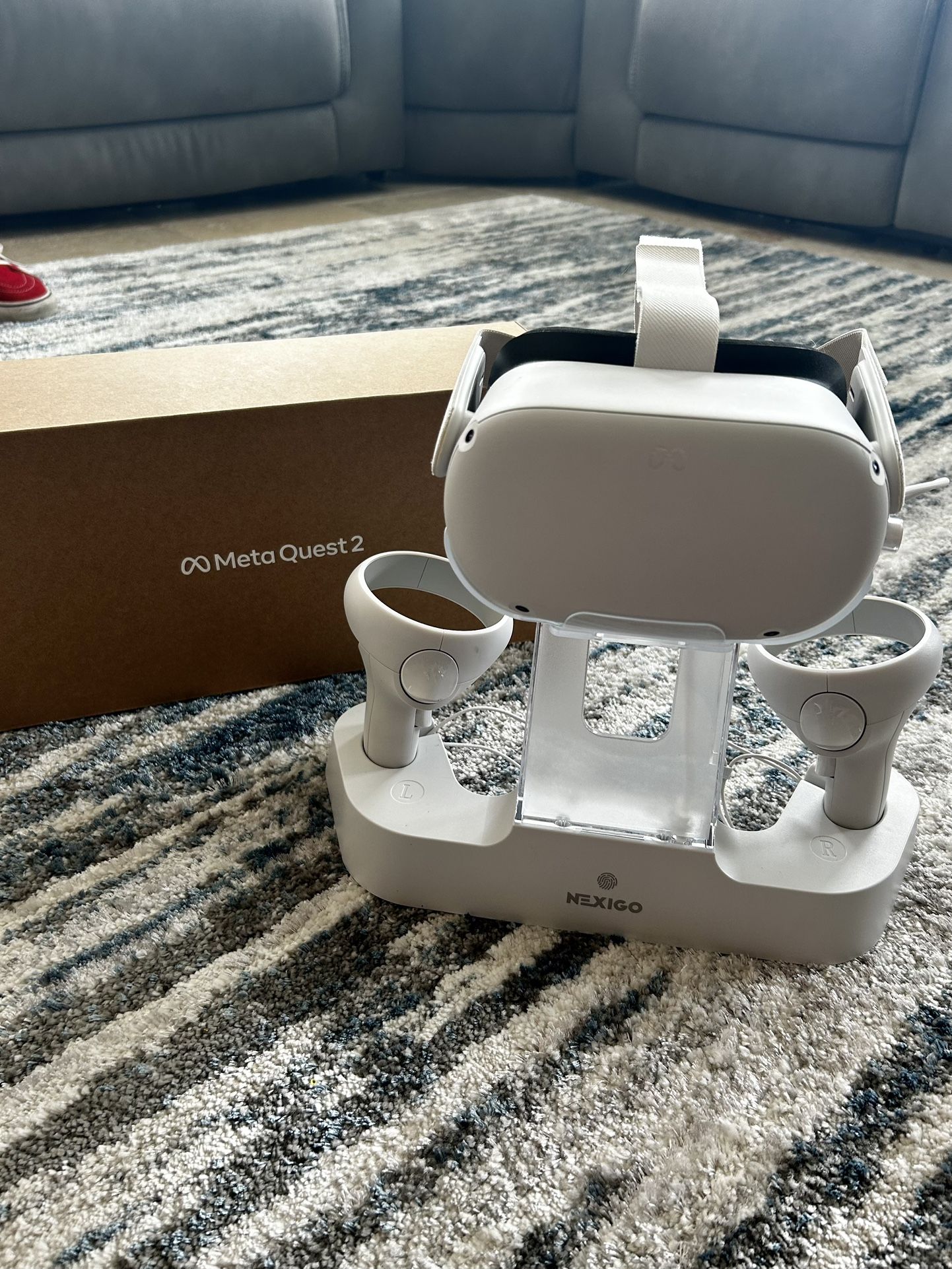 MetaQuest 2 256GB Virtual Reality Headset & charging Stand
