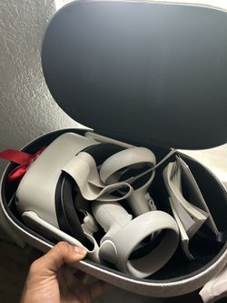 Oculus Quest 2 With Case