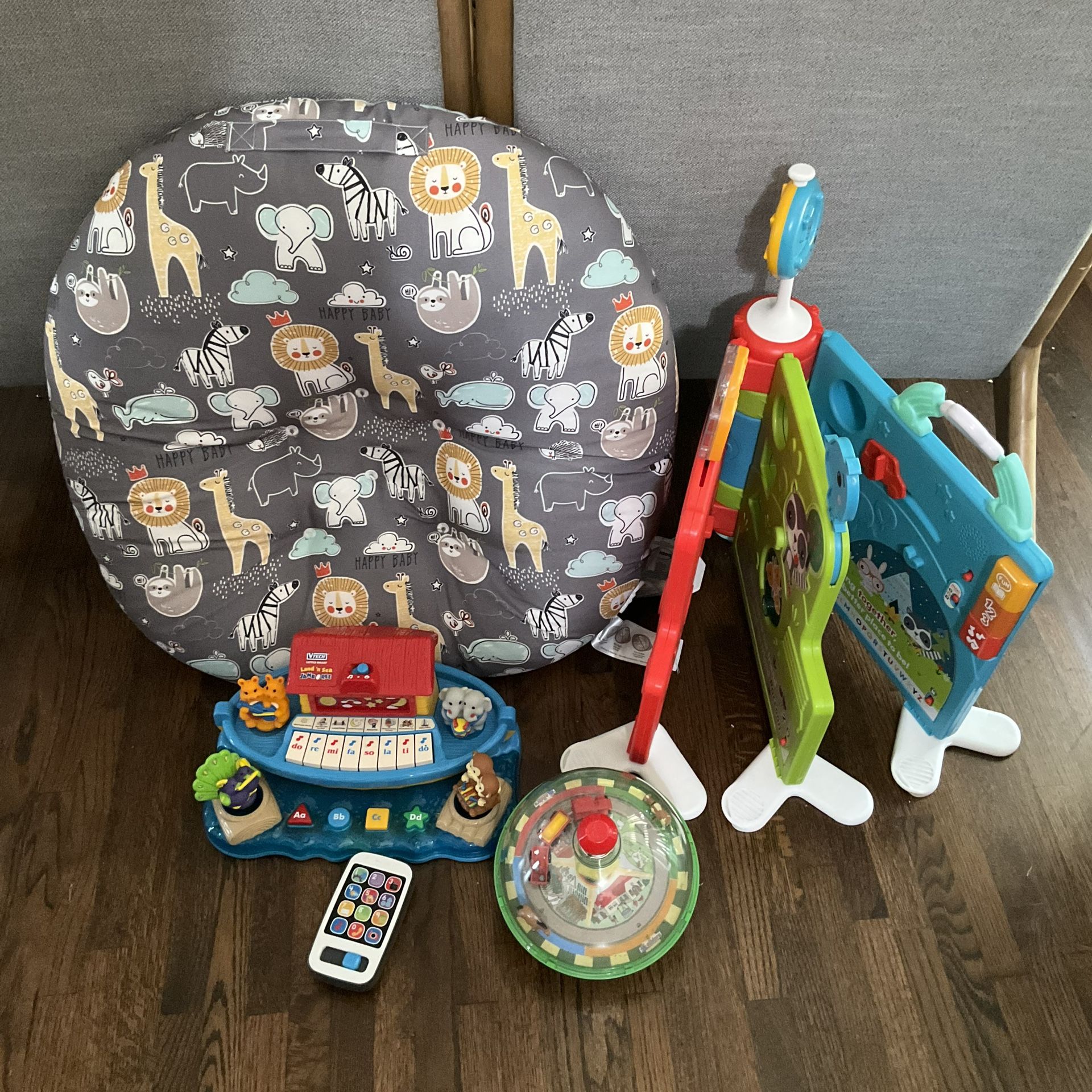Poppy lounger and toys