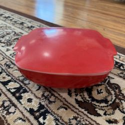 Pyrex 525B 2.5 quart Hostess red square casserole dish with a lid