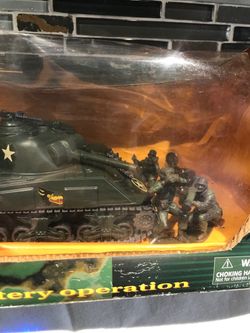 New Ray Die Cast 1999 M4A3 battery operation military tank missiles launcher new in box