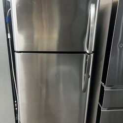 FRIGIDAIRE STAINLESS STEEL TOP FREEZER REFRIGERATOR APARTMENT SIZE 