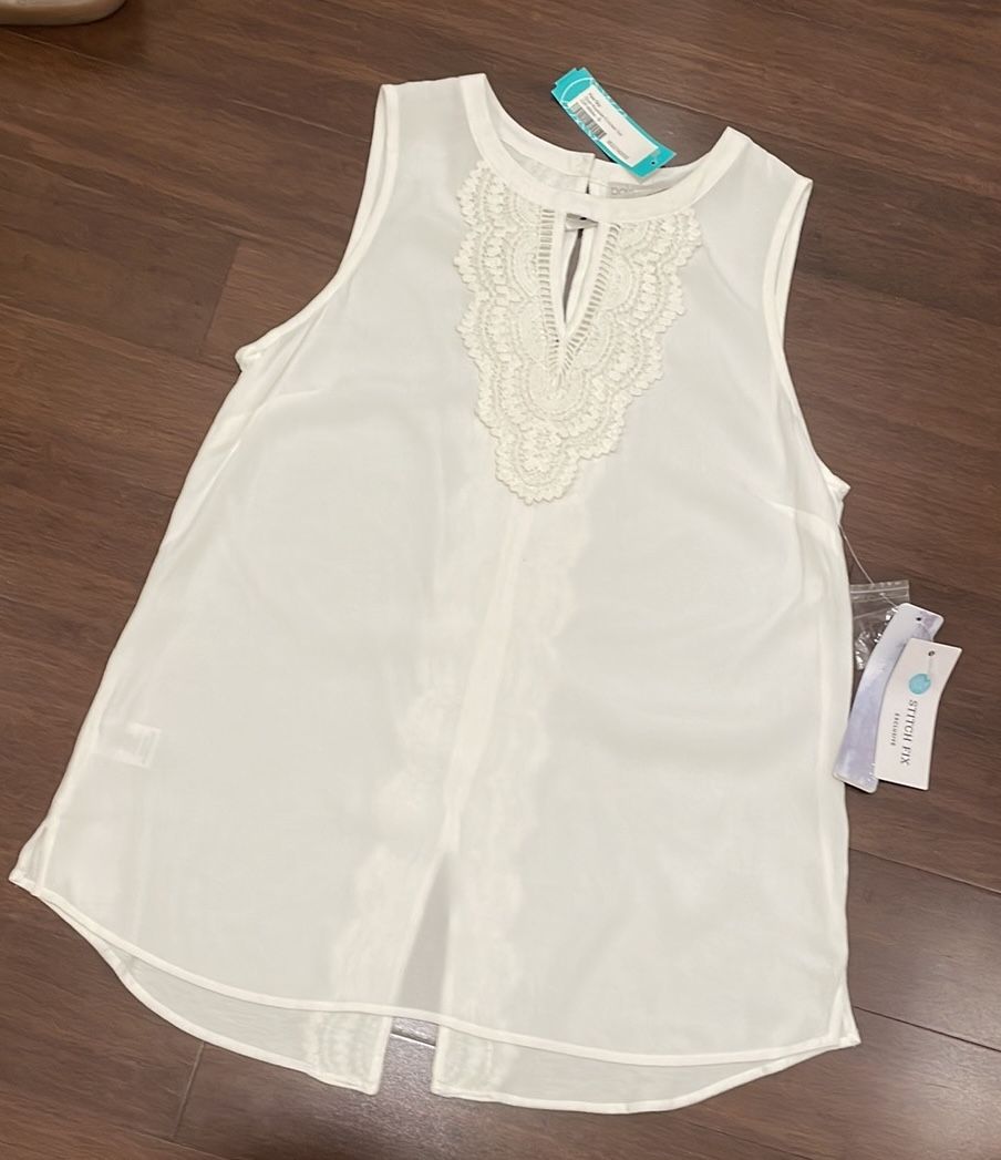 Pale sky Stitch fix Exclusive white quin Keyhole Crochet Top