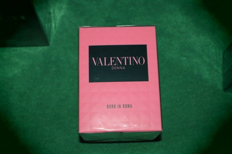Valentino Donna Born In Roma