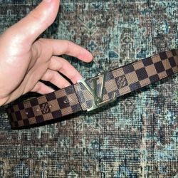 WHITE LV BELT for Sale in New York, NY - OfferUp