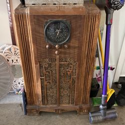 1930’s Zenith Radio  Works Great