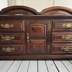 Dresser and Bed Set 