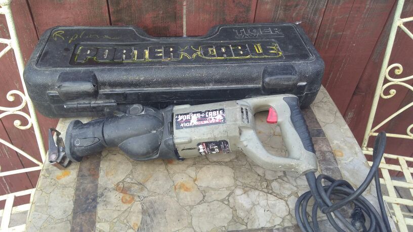 Porter Cable Model 750 Tiger Claw Variable Angle Tiger Saw with case