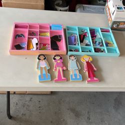 Doug And Melissa Dress Up Lot