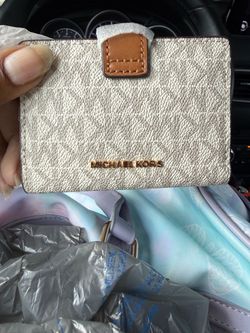 Medium Sized Michael Kors Wallet